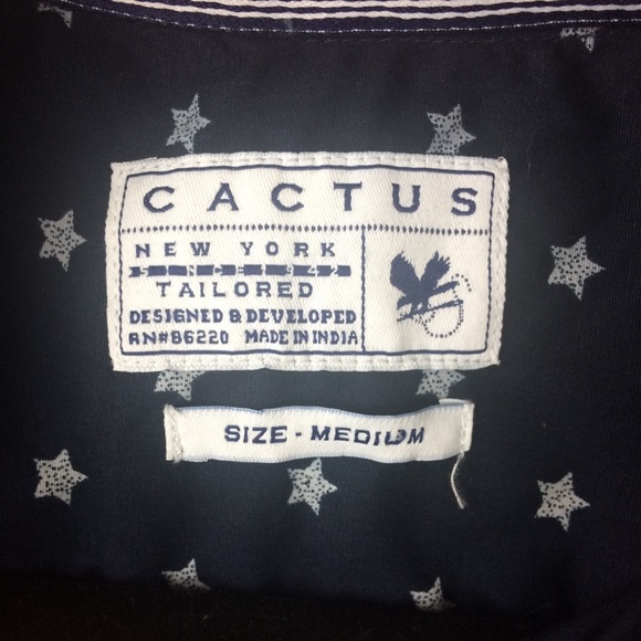 NWT Cactus Slim Fit Star Print Navy One Pocket Button Up Shirt Size Medium - Picture 3 of 7